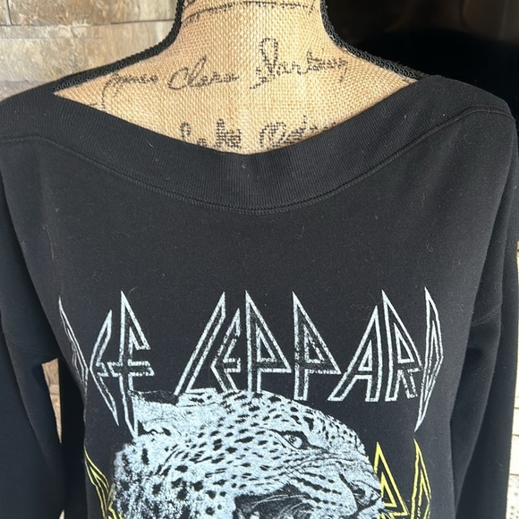 Def Leppard black graphic leopard boatneck sweatshirt rock band sweatshirt - Picture 2 of 16